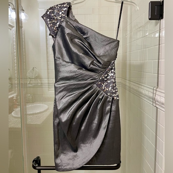 JESSICA McCLINTOCK Metallic One-Shoulder Dress - Picture 8 of 15